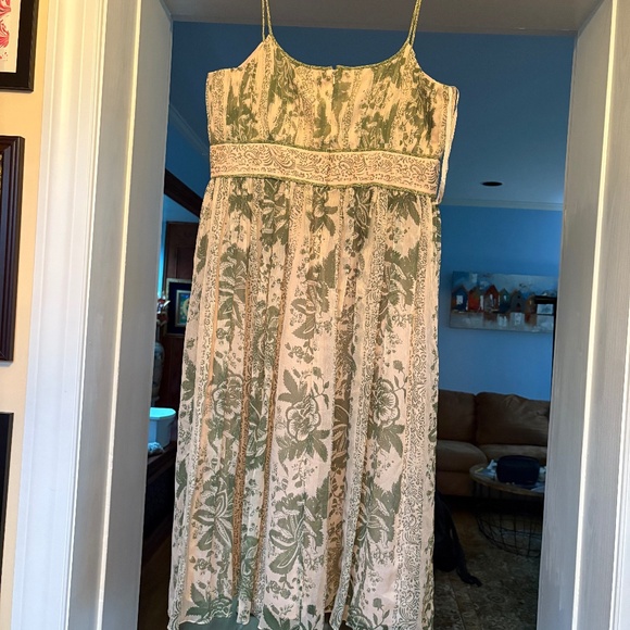 Jones New York Spaghetti Strap 100% Silk Green and Cream Dress - Picture 1 of 2